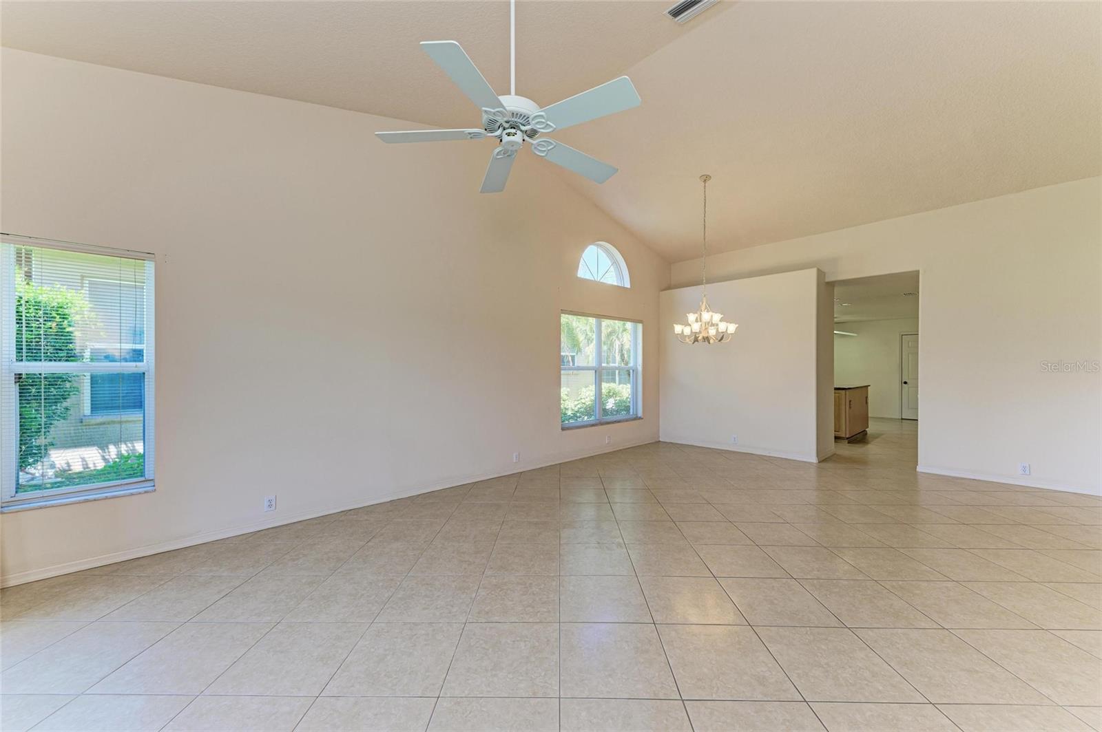 Image 16 of 49 For 6647 Oakbrooke Circle