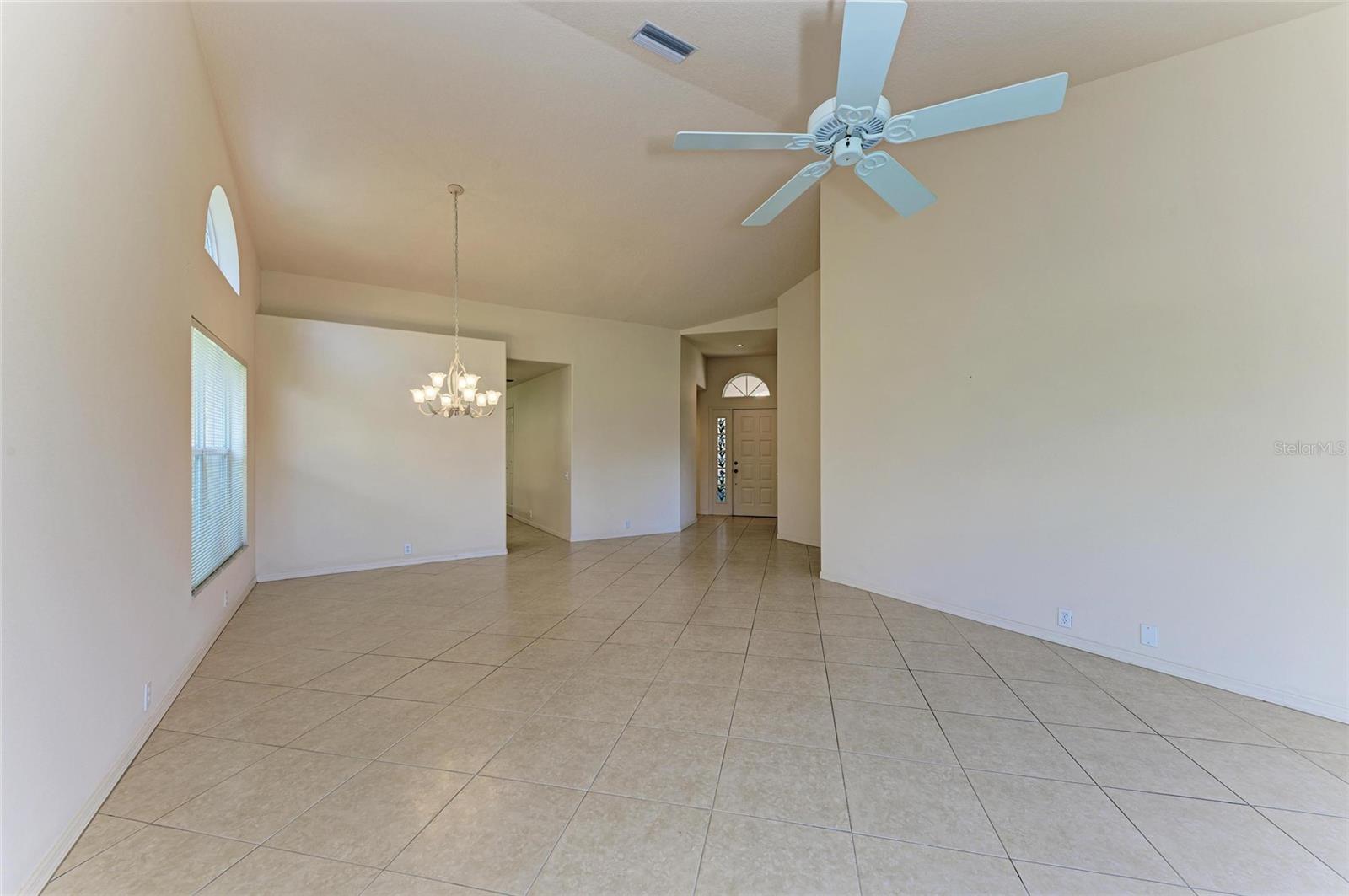 Image 17 of 49 For 6647 Oakbrooke Circle