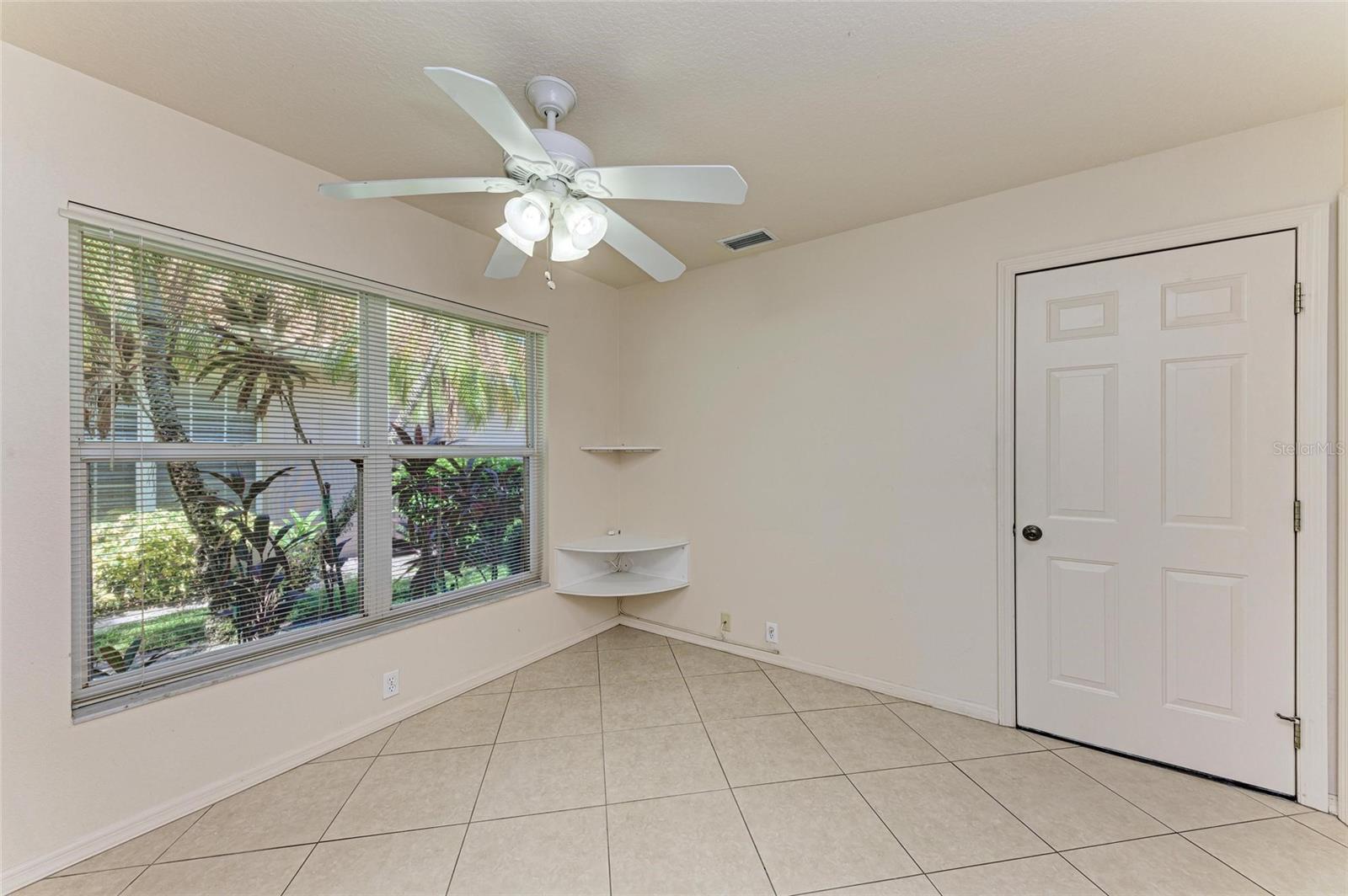 Image 22 of 49 For 6647 Oakbrooke Circle