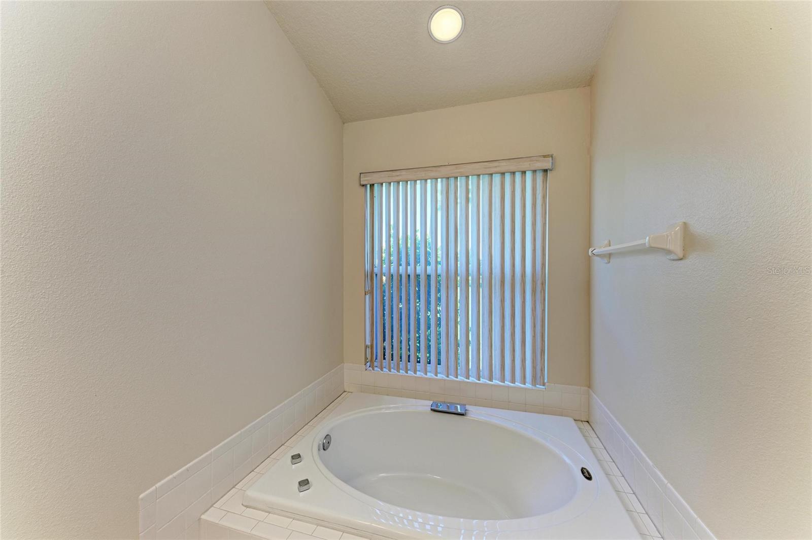 Image 30 of 49 For 6647 Oakbrooke Circle