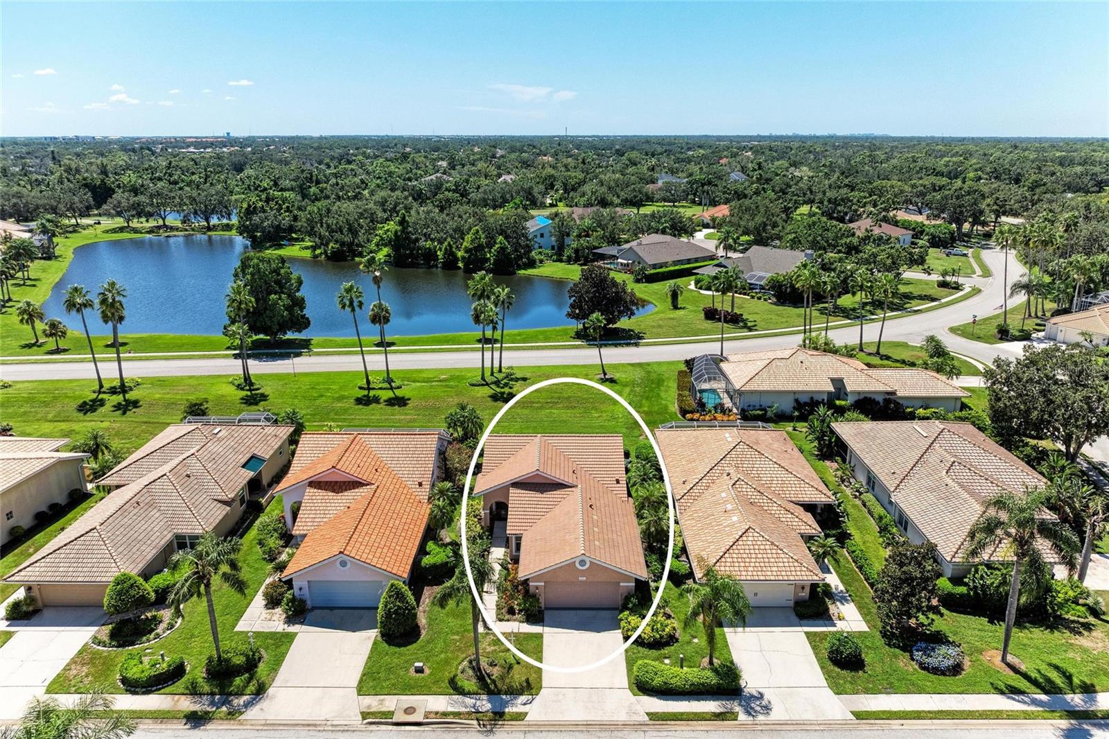 Image 6 of 49 For 6647 Oakbrooke Circle