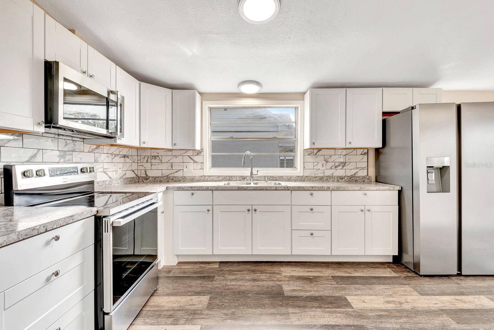 Image 13 of 38 For 806 3rd Avenue W