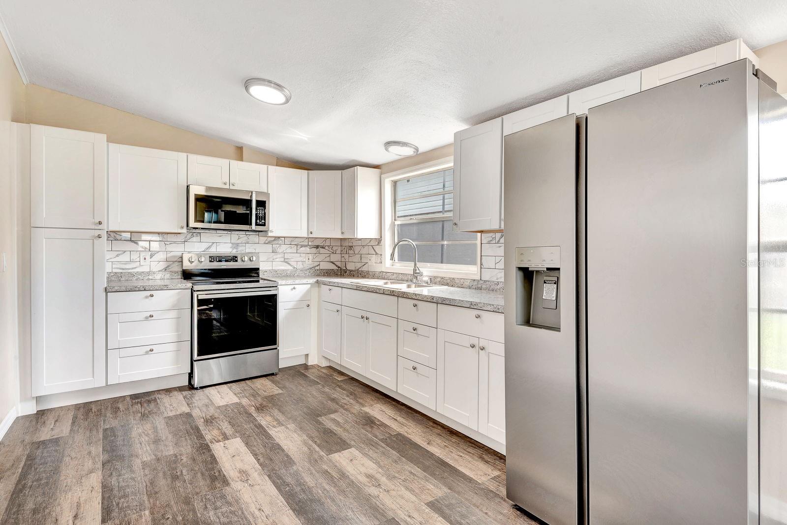 Image 14 of 38 For 806 3rd Avenue W
