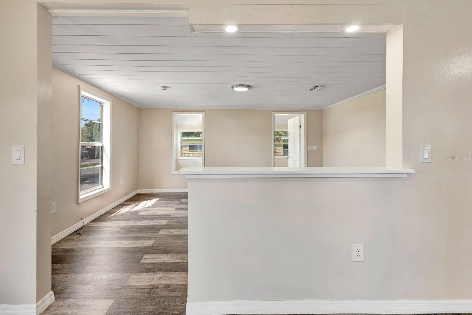 Image 16 of 38 For 806 3rd Avenue W