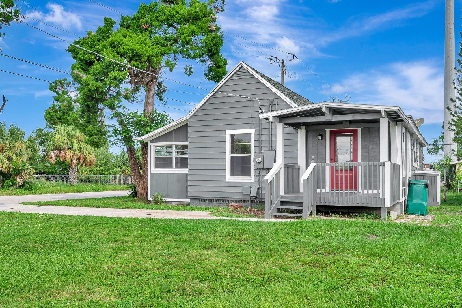 Image 3 of 38 For 806 3rd Avenue W