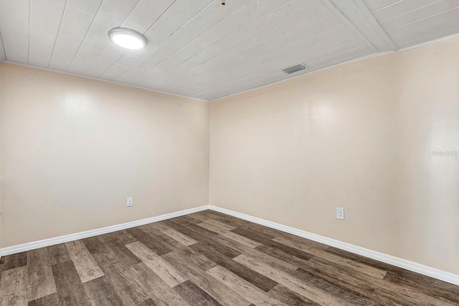Image 32 of 38 For 806 3rd Avenue W