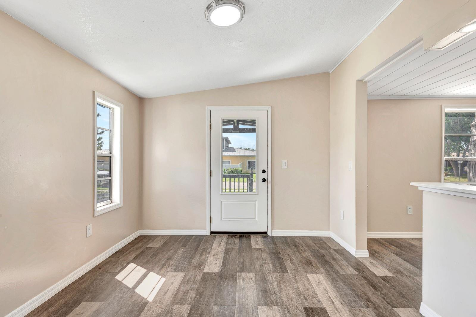Image 9 of 38 For 806 3rd Avenue W