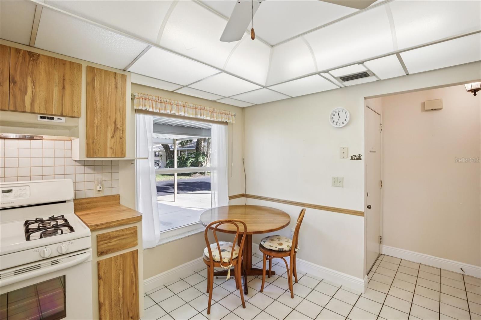 Image 10 of 30 For 4720 Village Gardens Drive 128