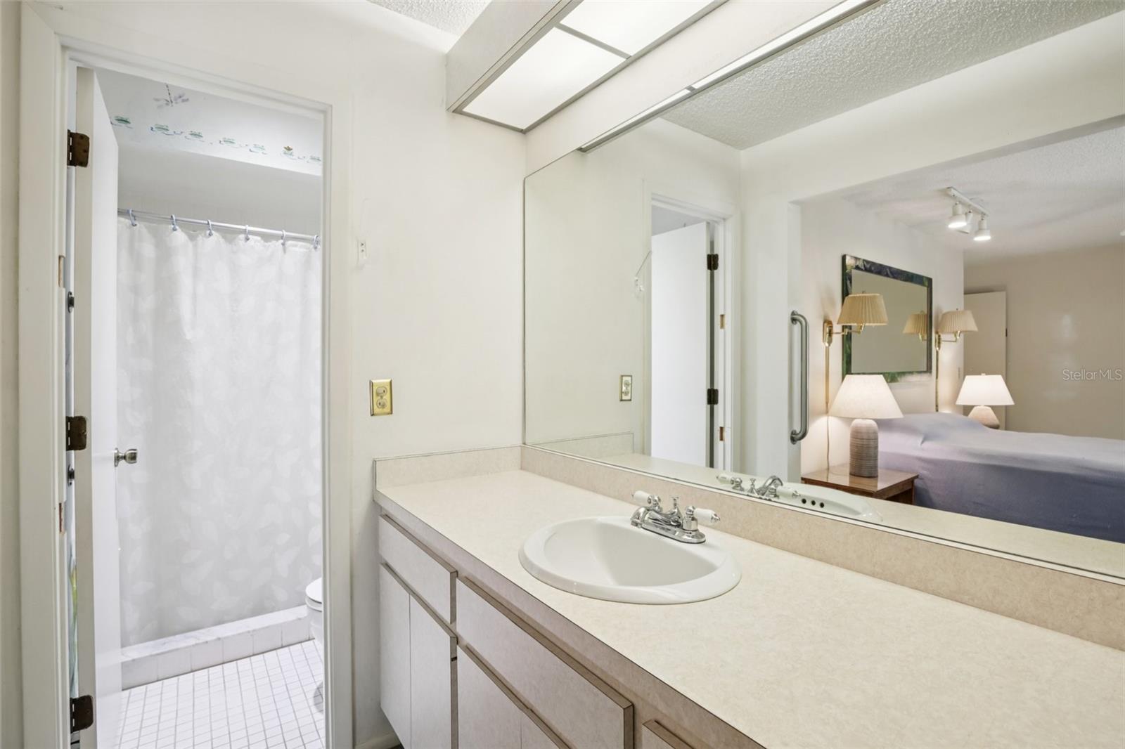 Image 14 of 30 For 4720 Village Gardens Drive 128