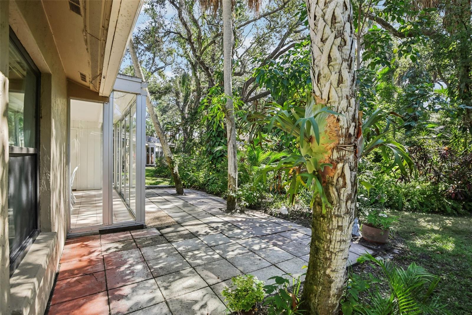 Image 22 of 30 For 4720 Village Gardens Drive 128