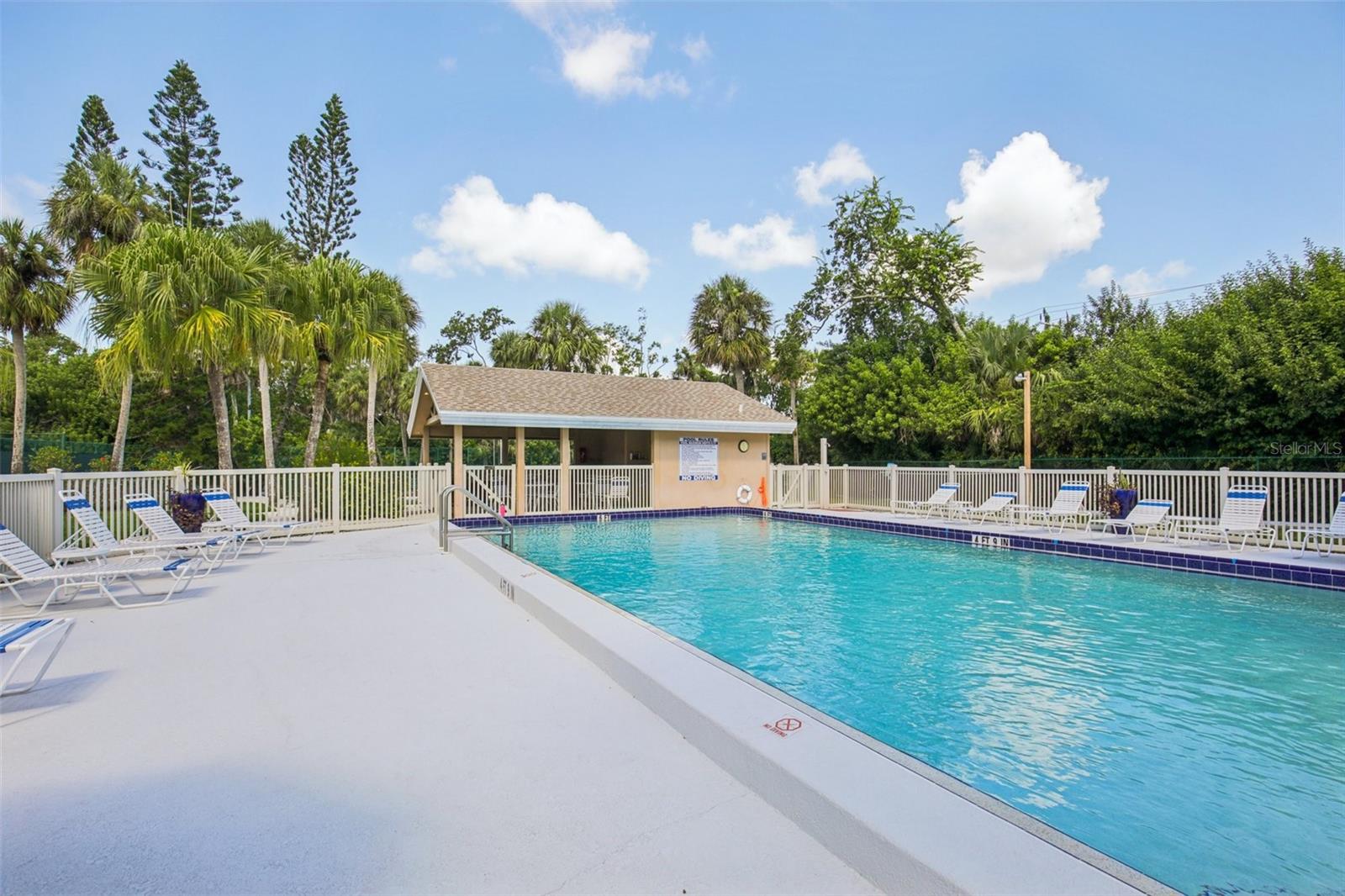 Image 25 of 30 For 4720 Village Gardens Drive 128