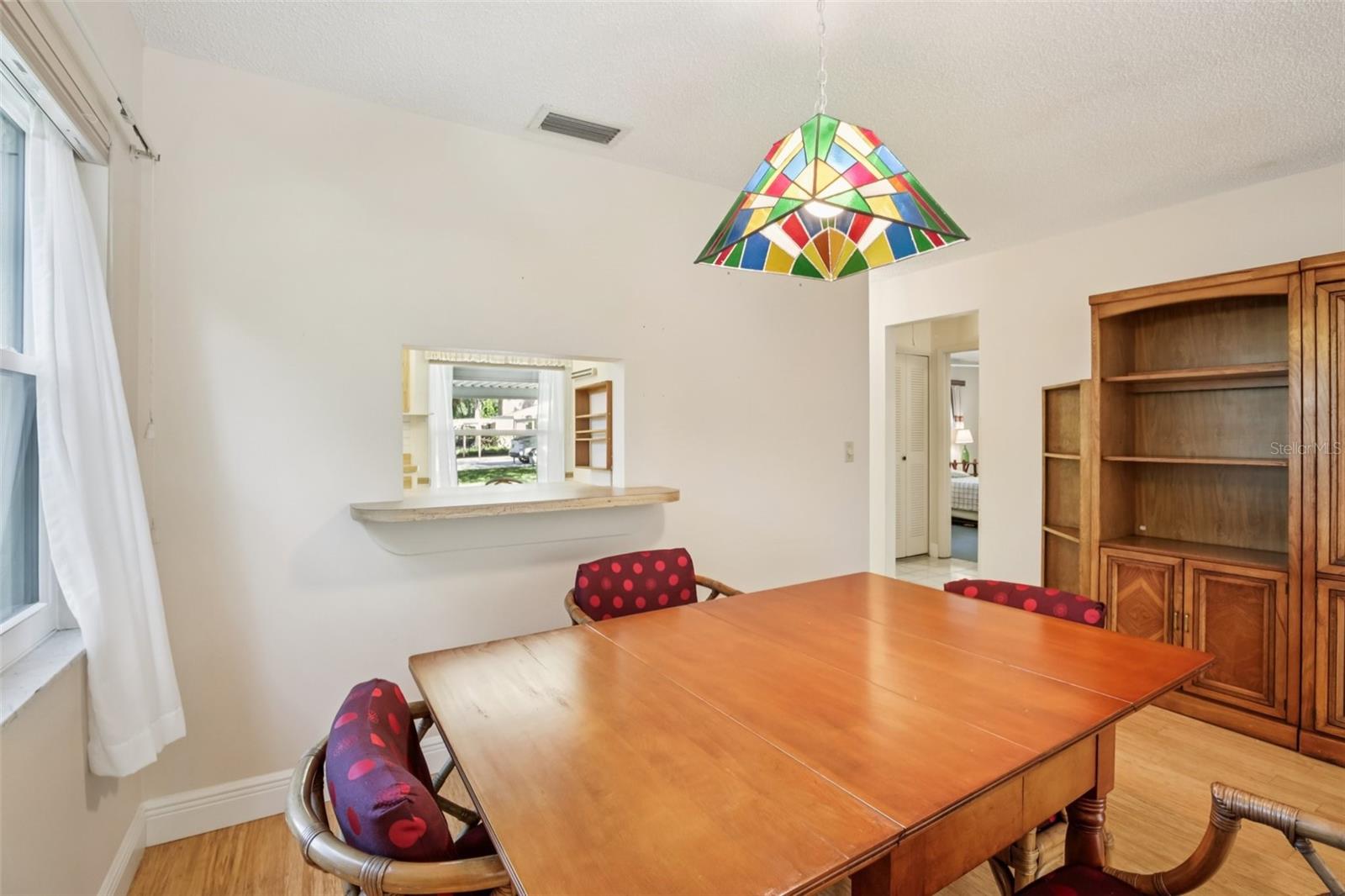 Image 8 of 30 For 4720 Village Gardens Drive 128