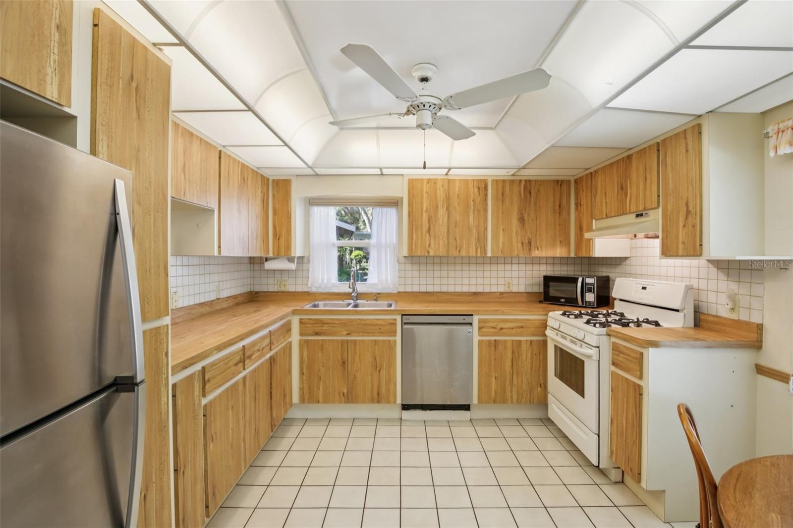 Image 9 of 30 For 4720 Village Gardens Drive 128