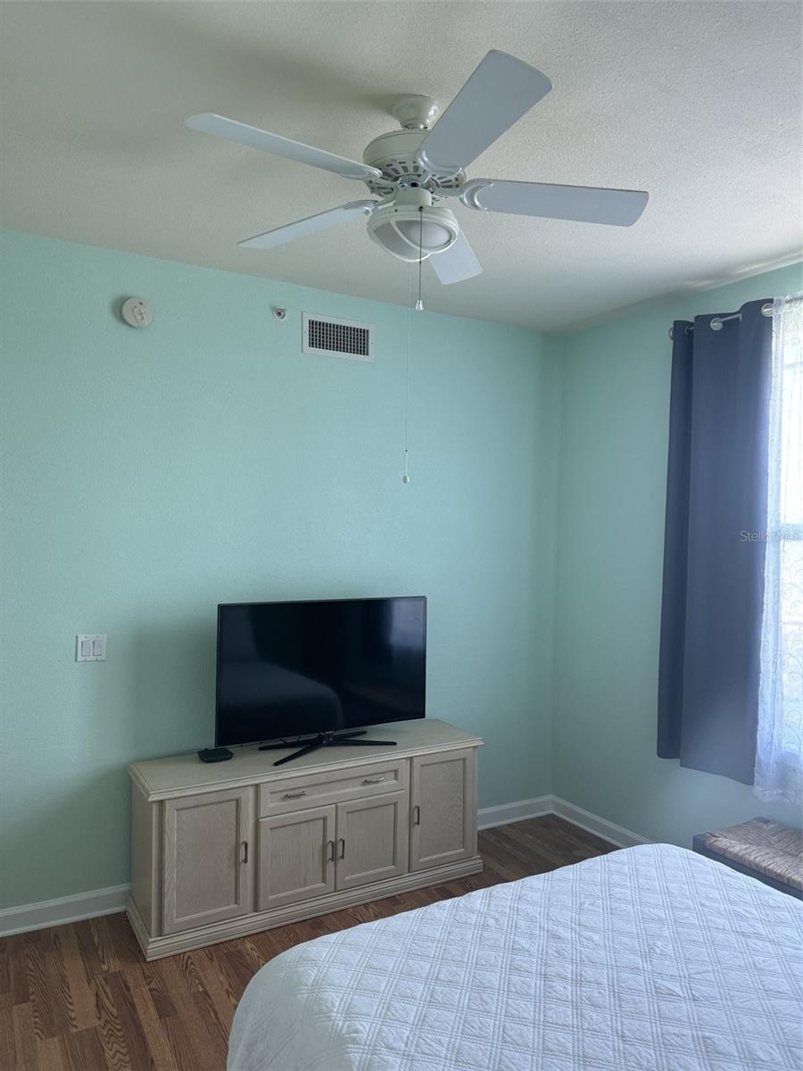 Image 24 of 100 For 10045 Links Lane 406