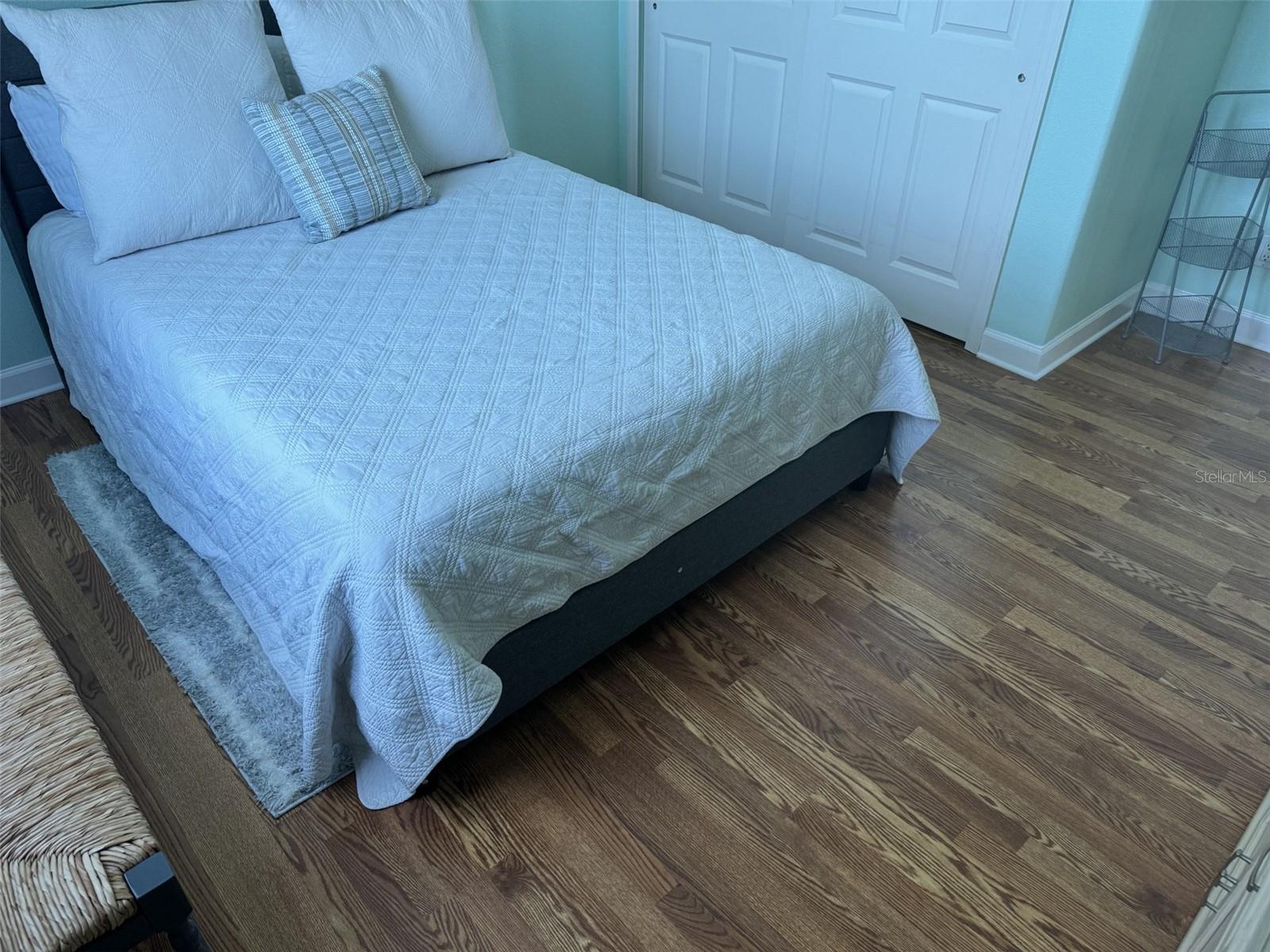 Image 25 of 100 For 10045 Links Lane 406