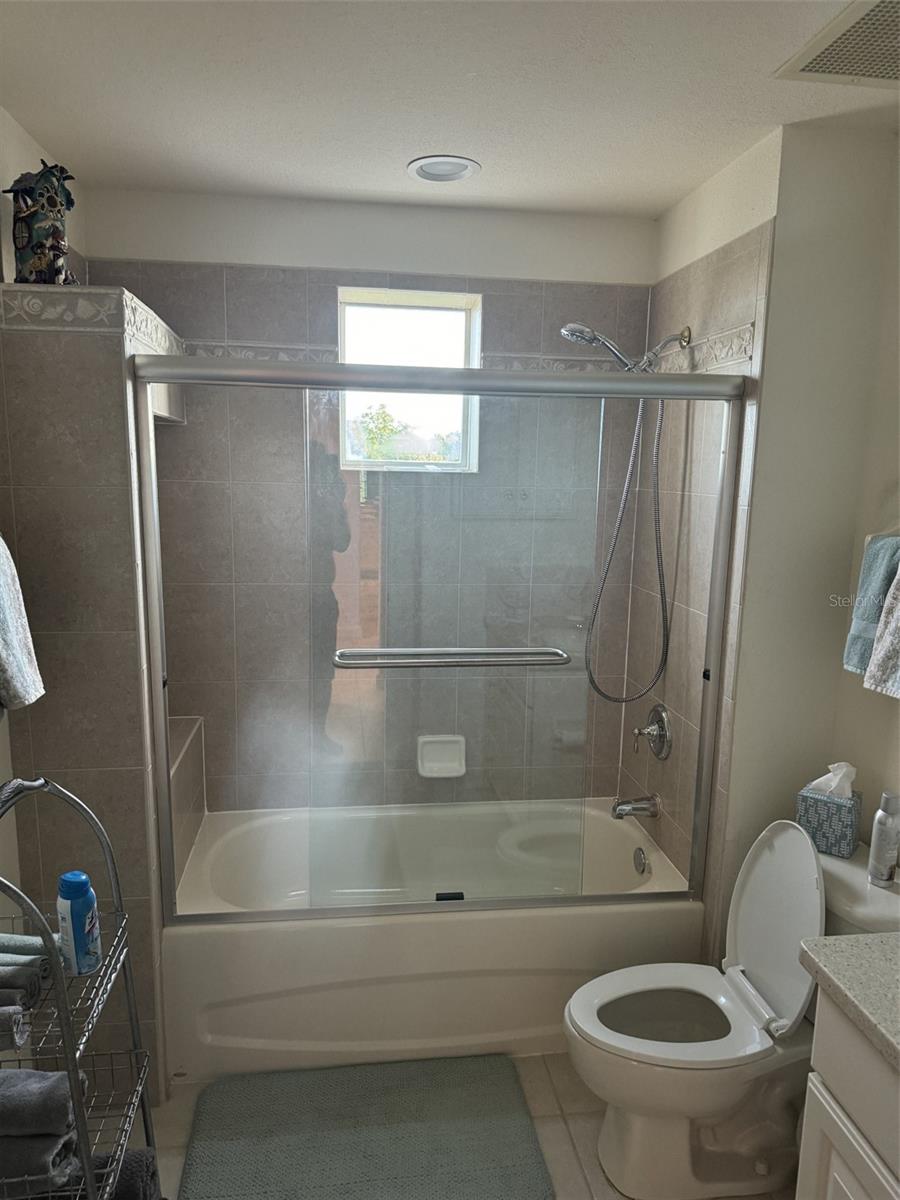 Image 28 of 100 For 10045 Links Lane 406