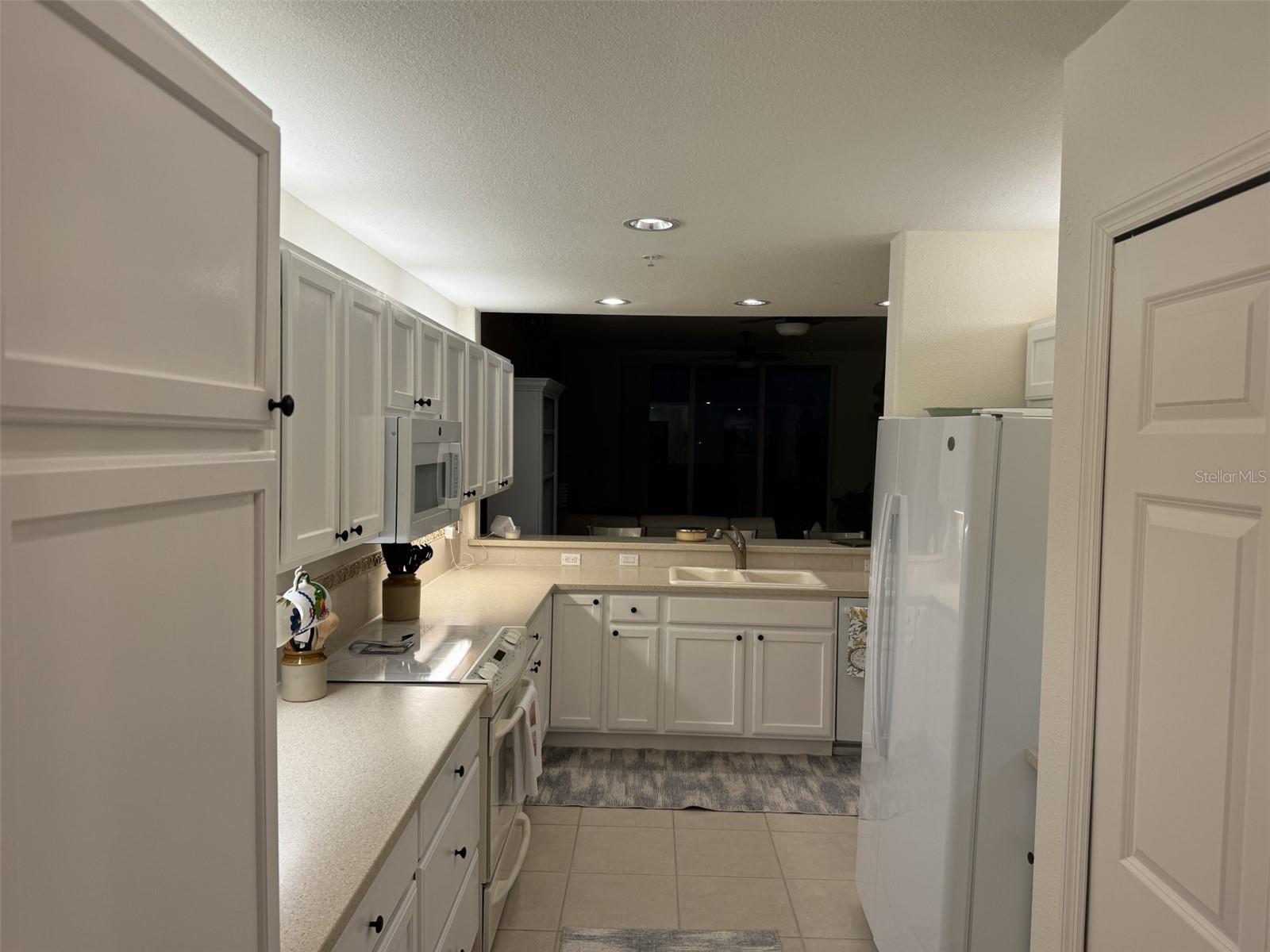 Image 38 of 100 For 10045 Links Lane 406