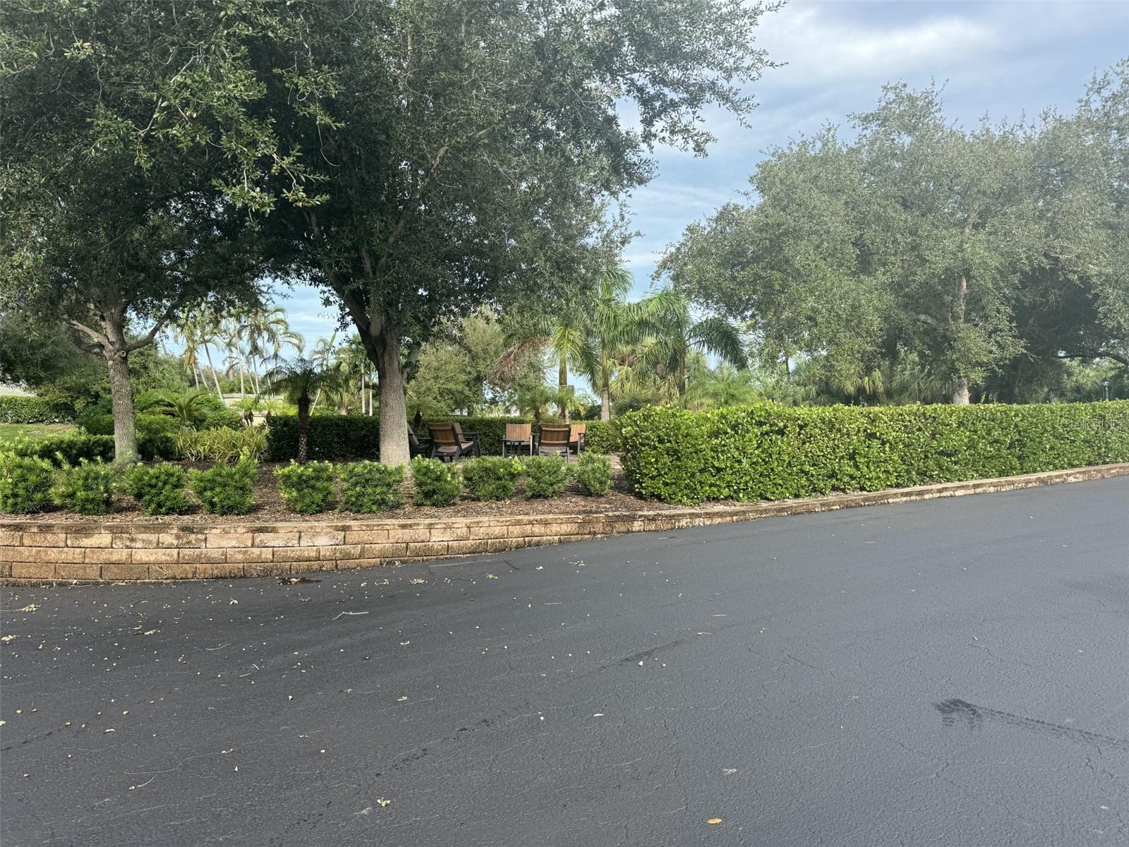 Image 4 of 100 For 10045 Links Lane 406