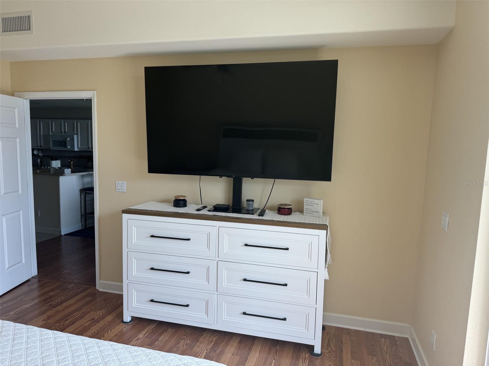 Image 50 of 100 For 10045 Links Lane 406