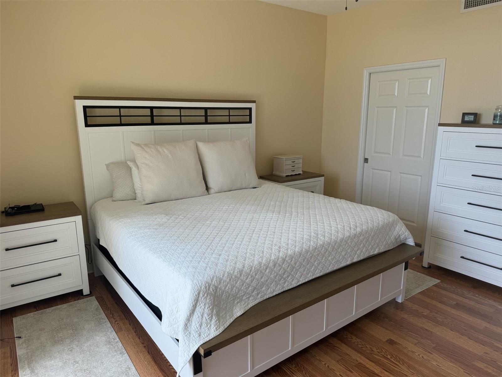 Image 51 of 100 For 10045 Links Lane 406