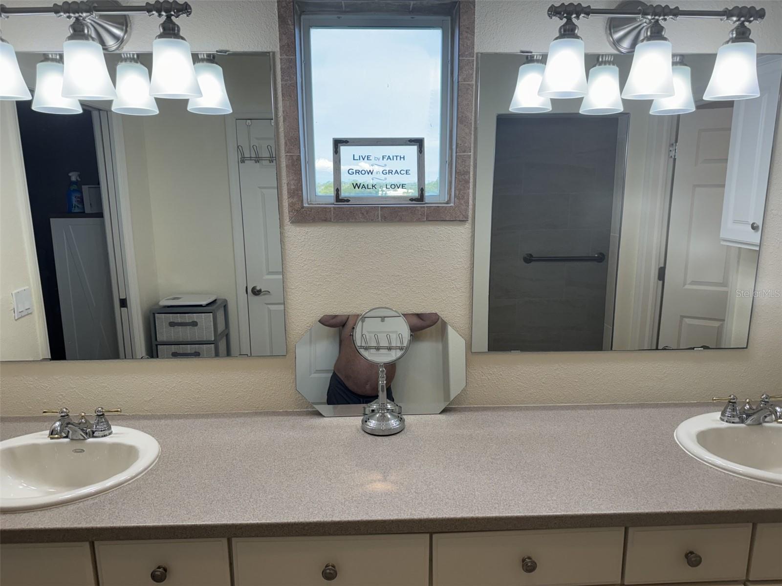 Image 60 of 100 For 10045 Links Lane 406