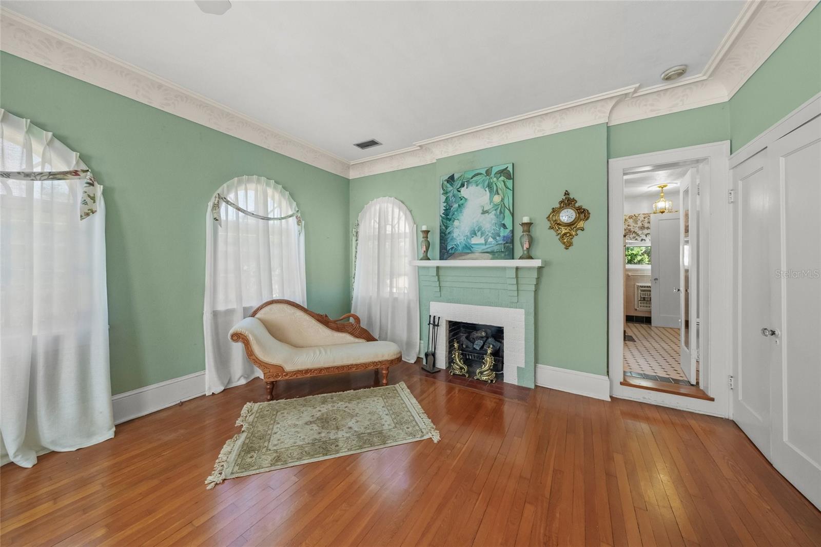 Image 13 of 64 For 2830 Bay Shore Circle