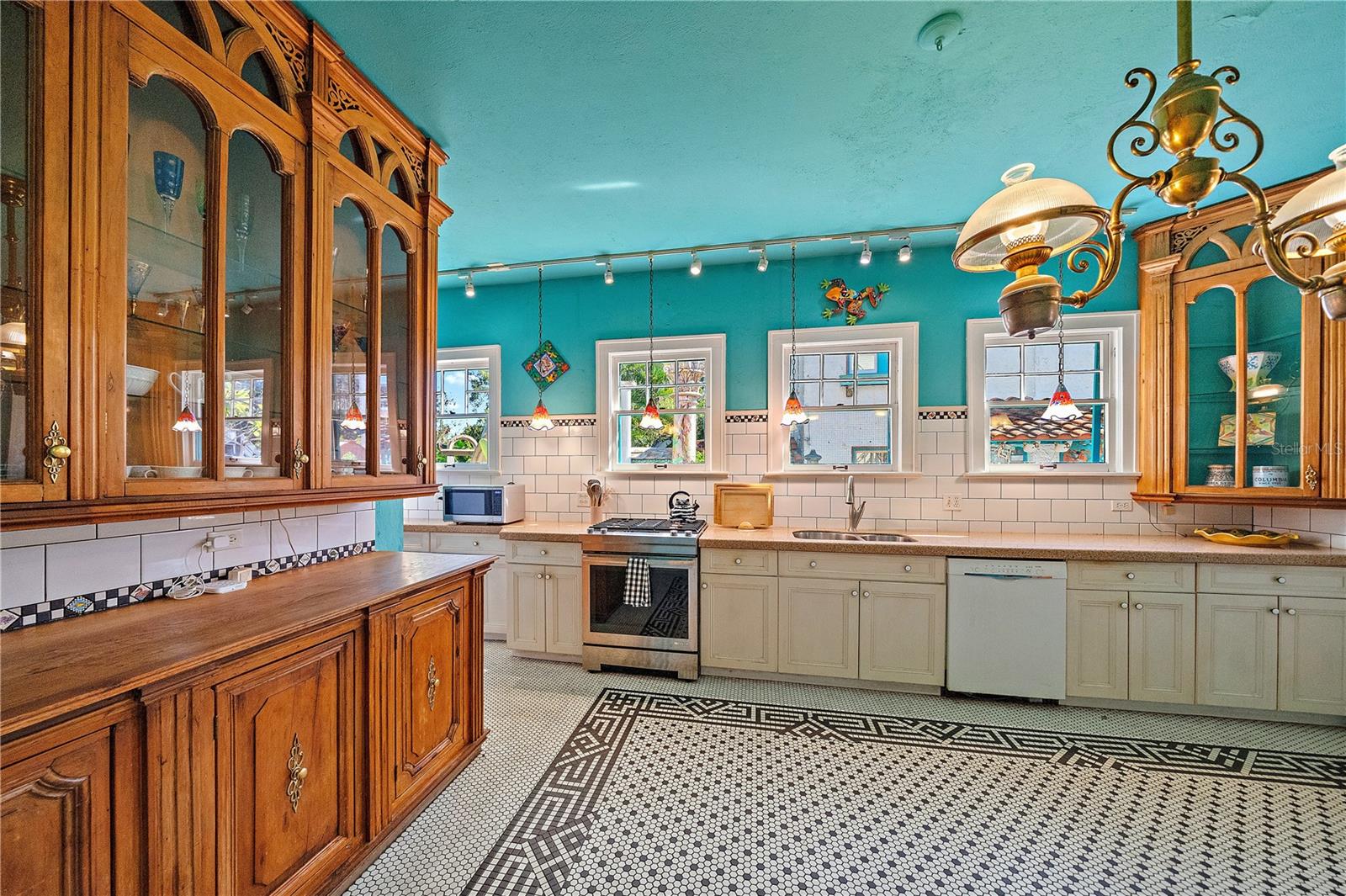 Image 28 of 64 For 2830 Bay Shore Circle