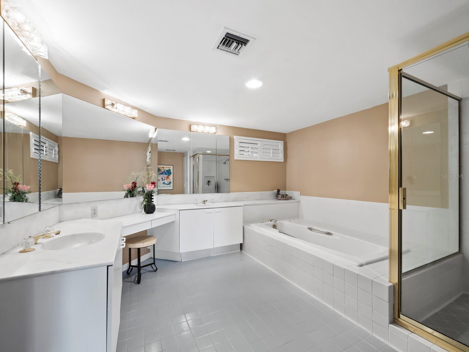 Image 24 of 62 For 2120 Harbourside Drive 617