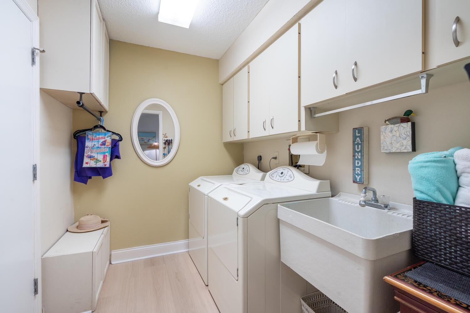 Image 36 of 49 For 4033 Wilshire Circle E 139