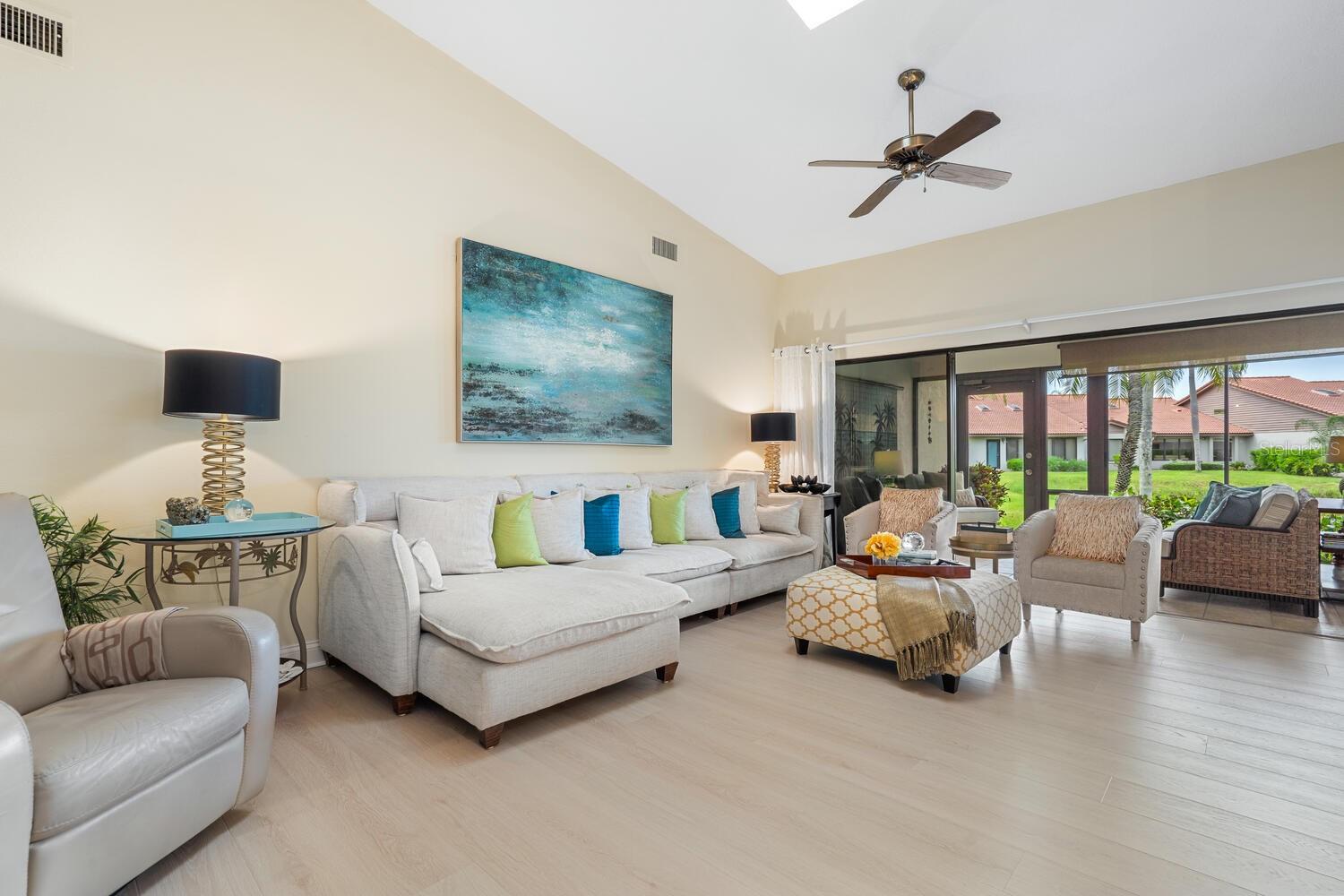 Image 6 of 49 For 4033 Wilshire Circle E 139