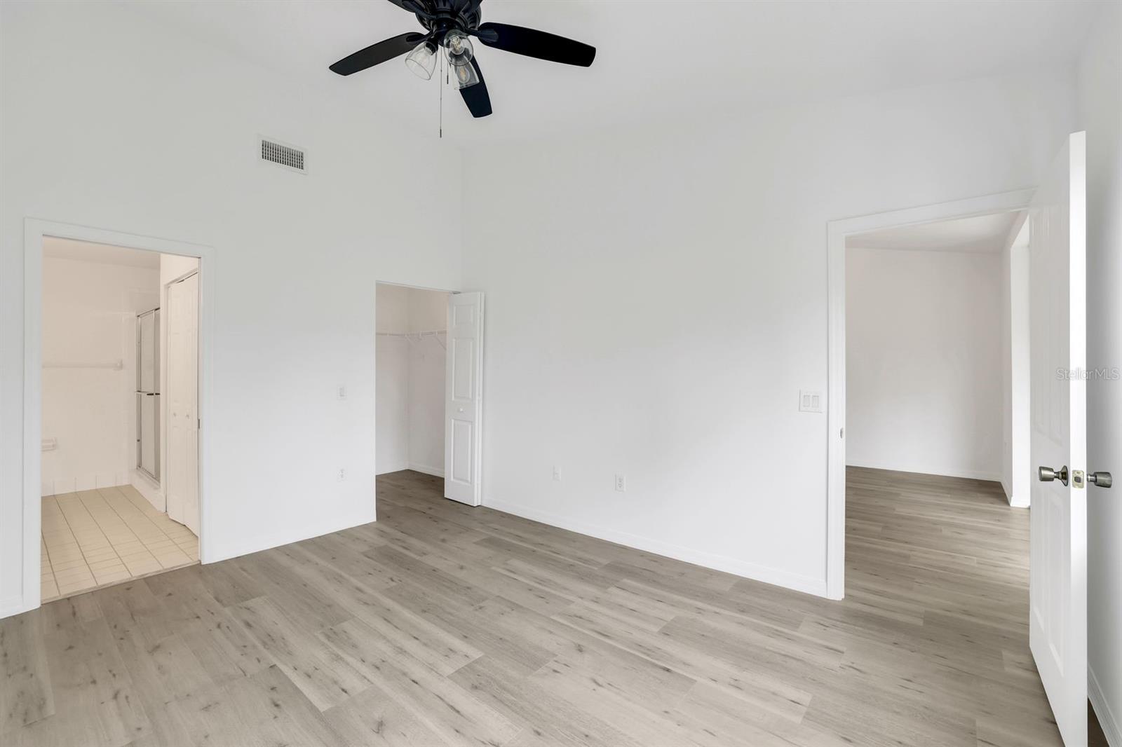 Image 10 of 37 For 6635 Huntington Lakes Circle 202