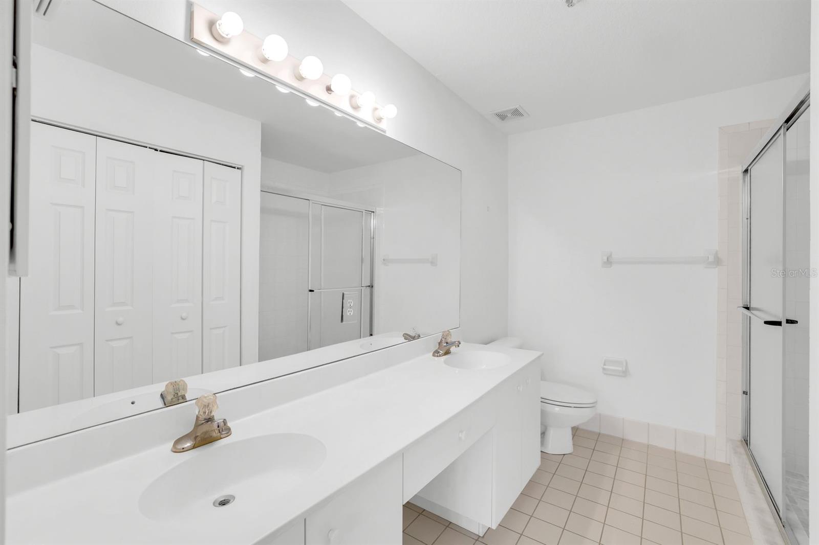 Image 11 of 37 For 6635 Huntington Lakes Circle 202
