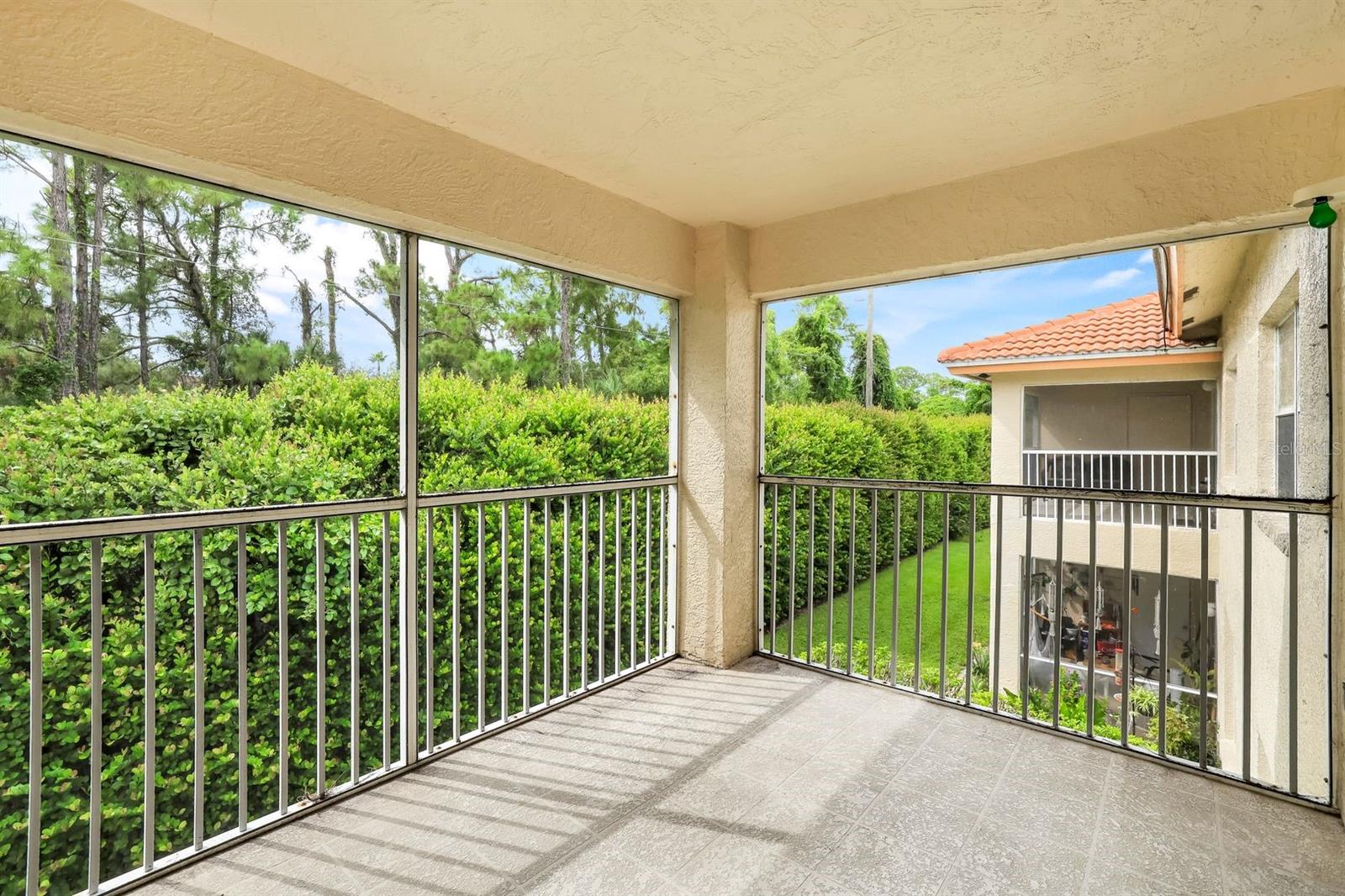 Image 20 of 37 For 6635 Huntington Lakes Circle 202