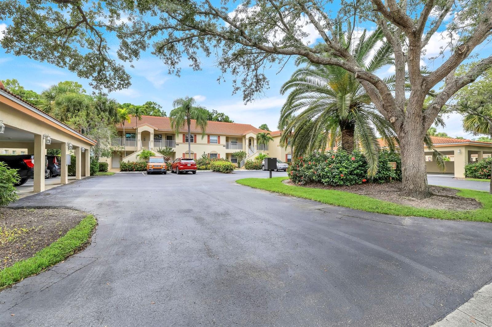Image 22 of 37 For 6635 Huntington Lakes Circle 202