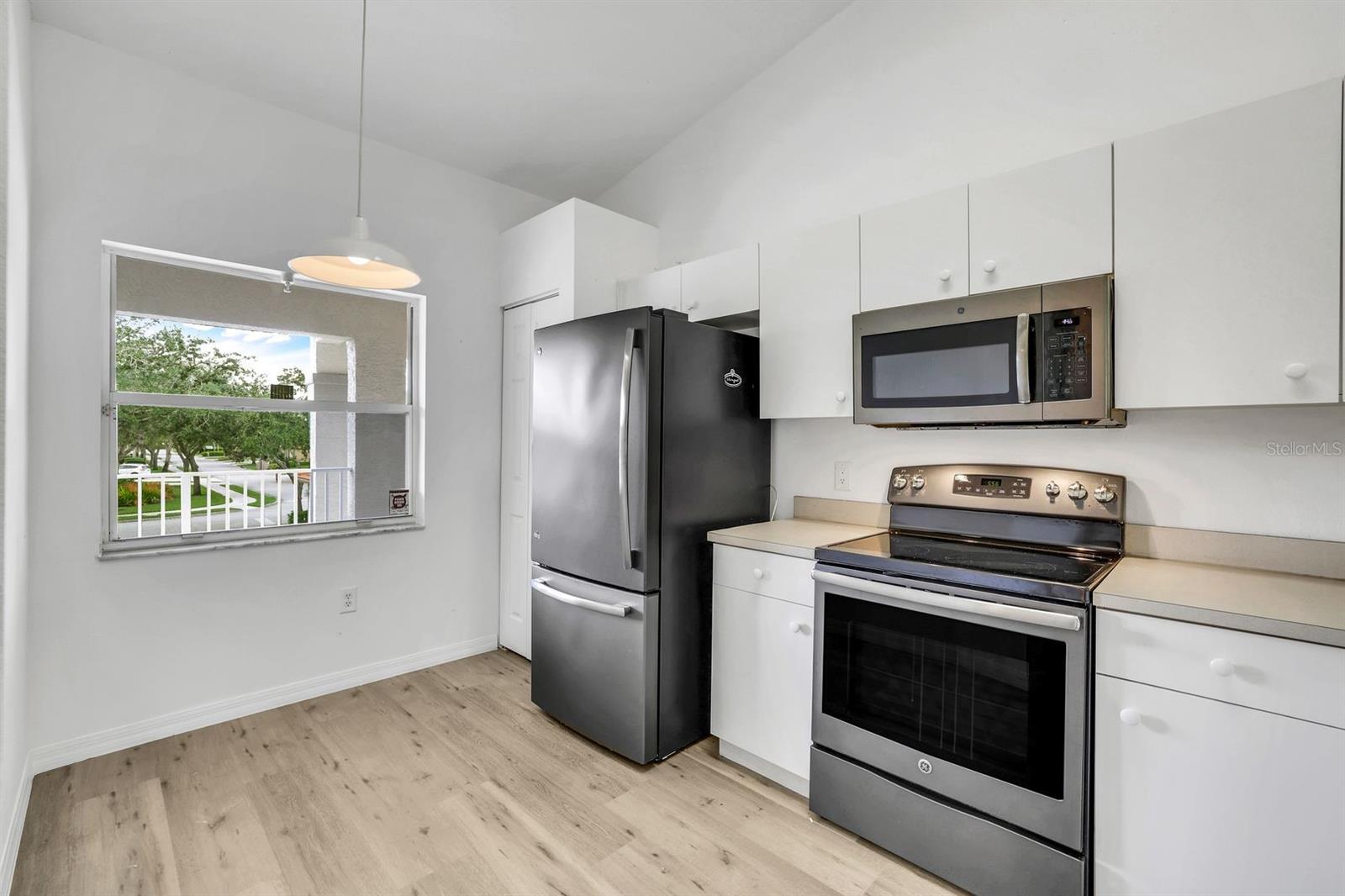 Image 5 of 37 For 6635 Huntington Lakes Circle 202