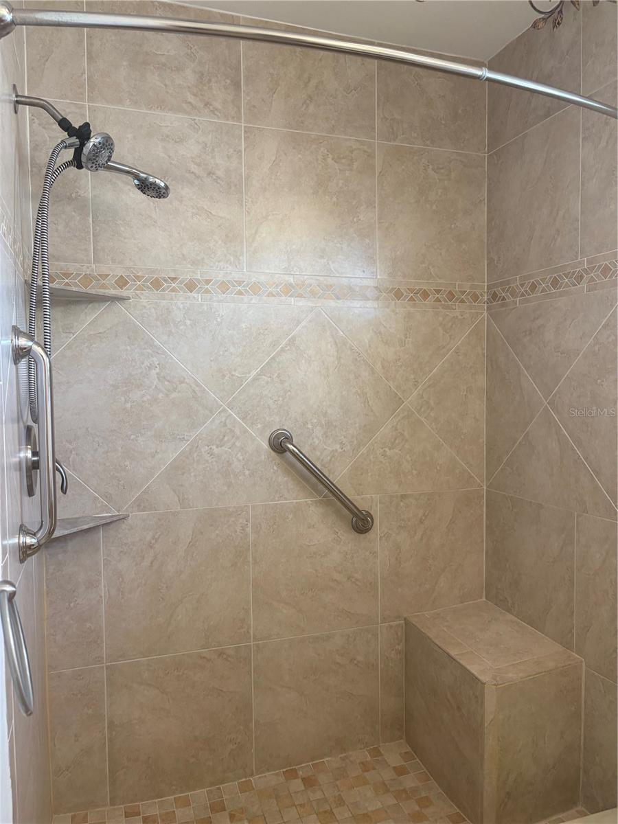 Image 11 of 20 For 5057 Live Oak Circle 86