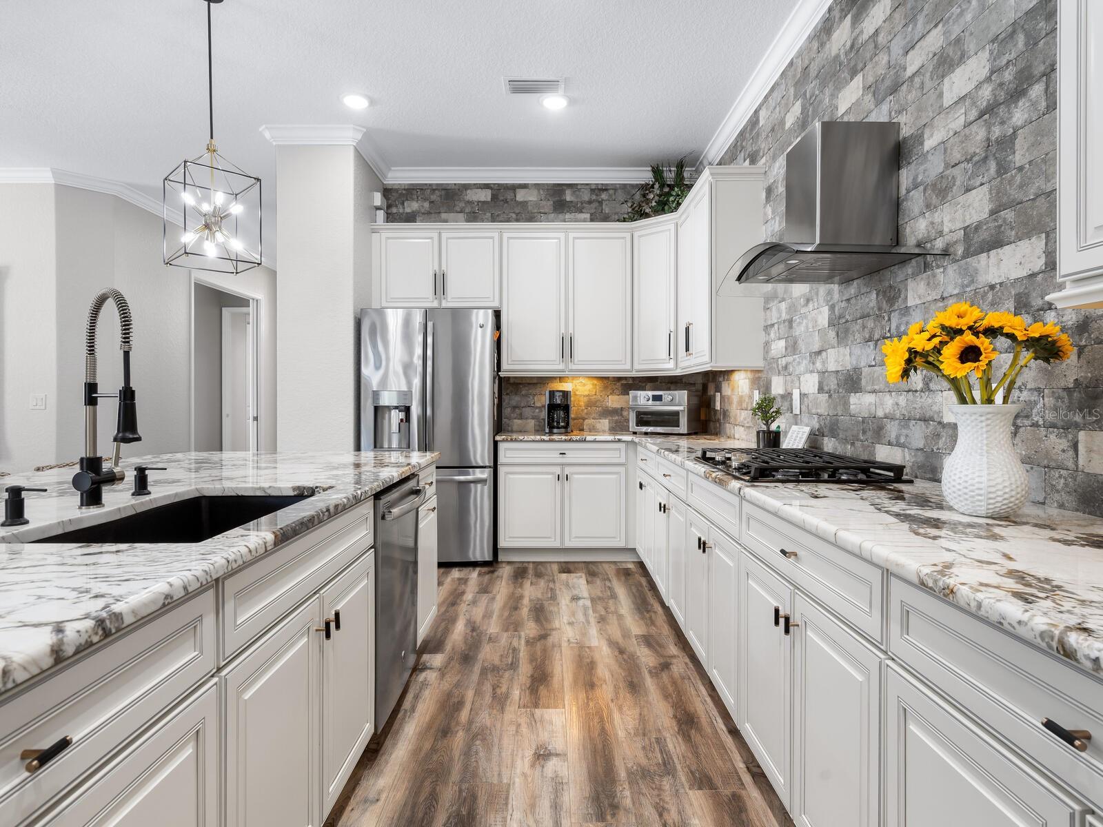 Image 17 of 67 For 16532 Hillside Circle