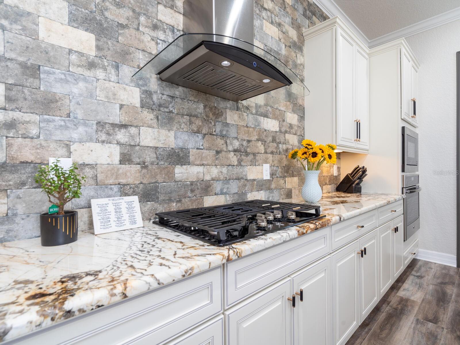 Image 18 of 67 For 16532 Hillside Circle