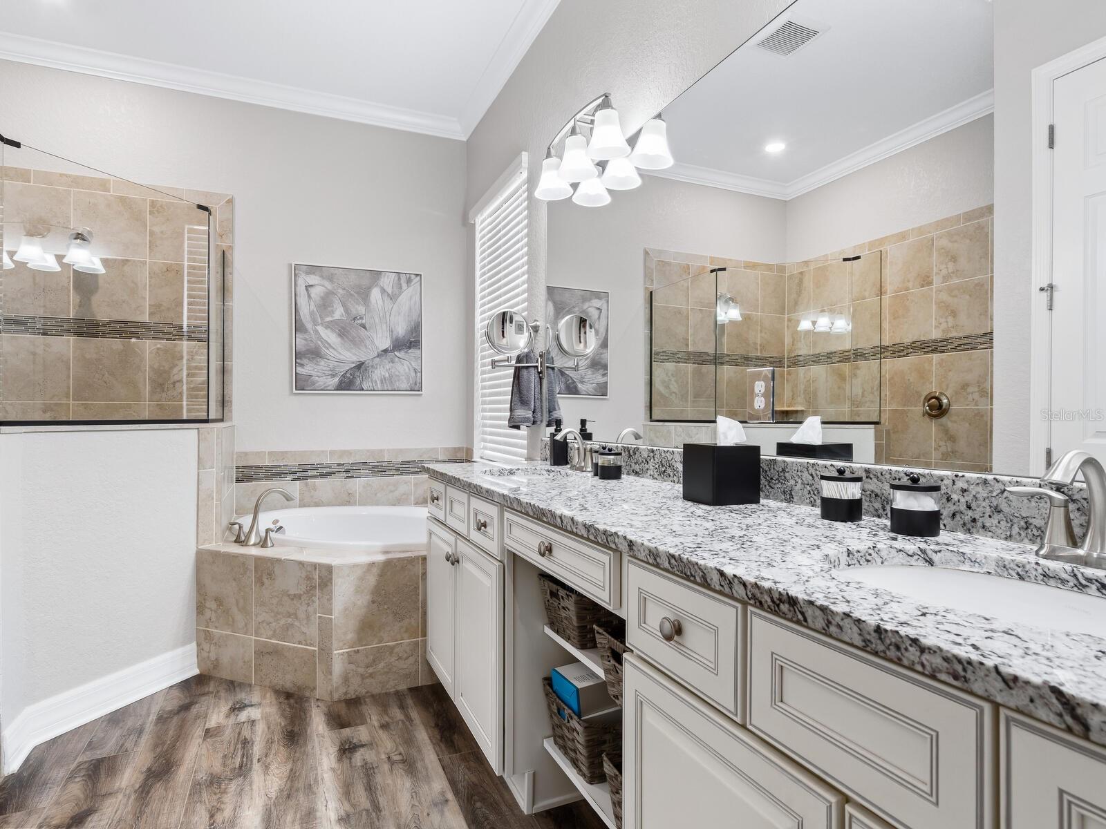 Image 22 of 67 For 16532 Hillside Circle