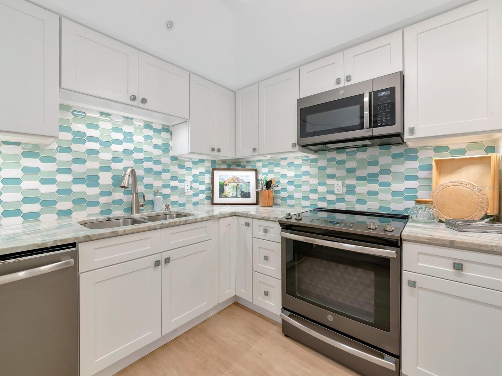 Image 10 of 100 For 1255 Gulfstream Avenue 204