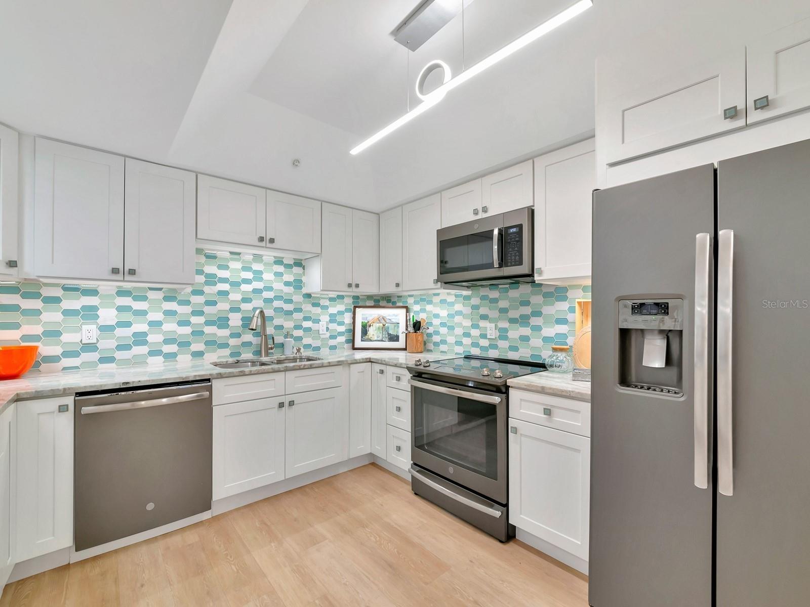 Image 11 of 100 For 1255 Gulfstream Avenue 204