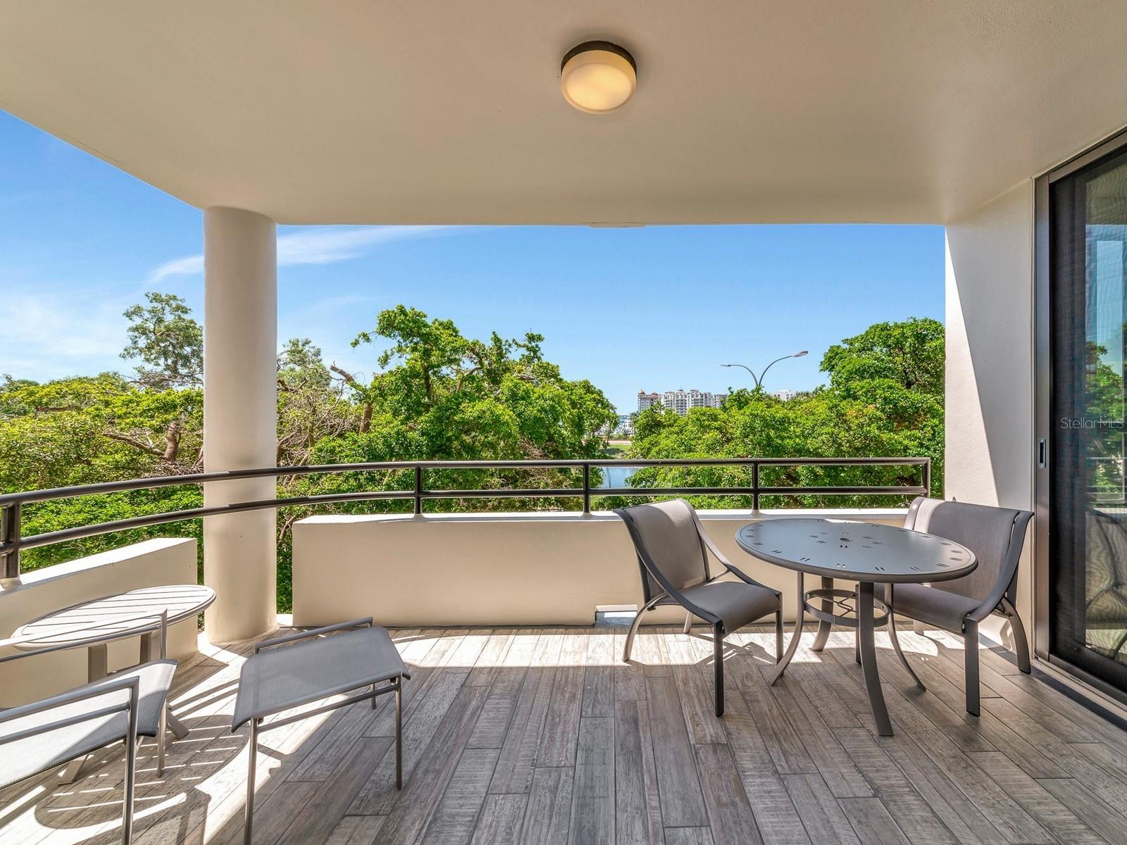 Image 19 of 100 For 1255 Gulfstream Avenue 204