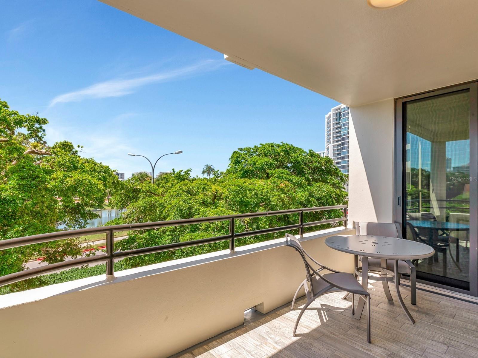 Image 21 of 100 For 1255 Gulfstream Avenue 204