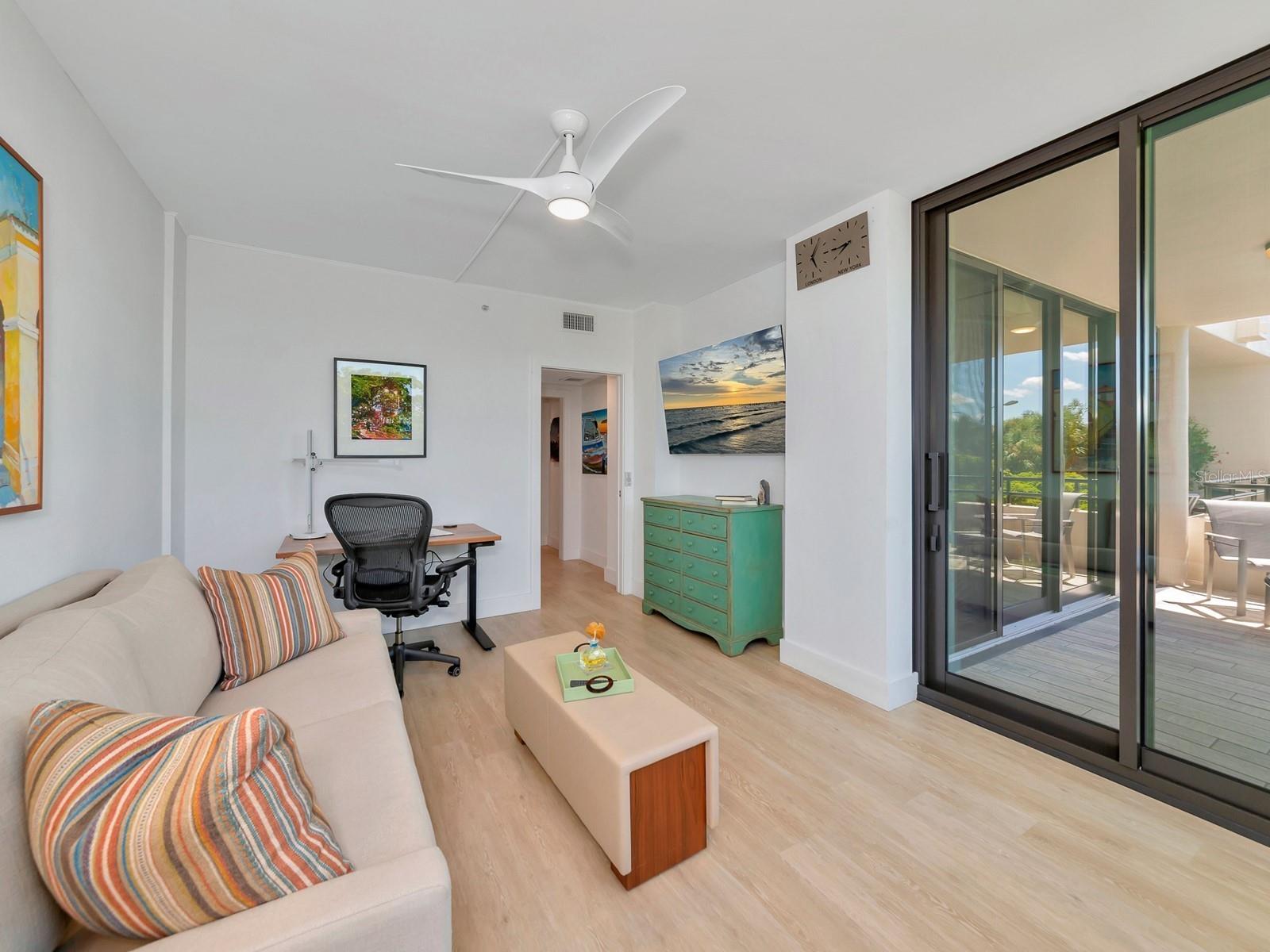 Image 26 of 100 For 1255 Gulfstream Avenue 204