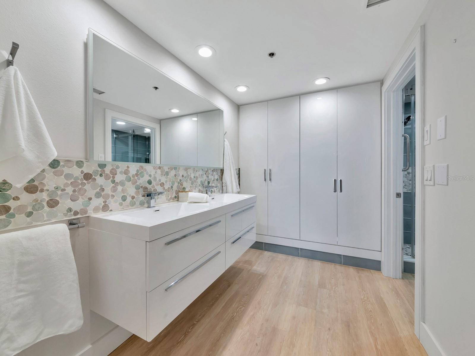 Image 31 of 100 For 1255 Gulfstream Avenue 204