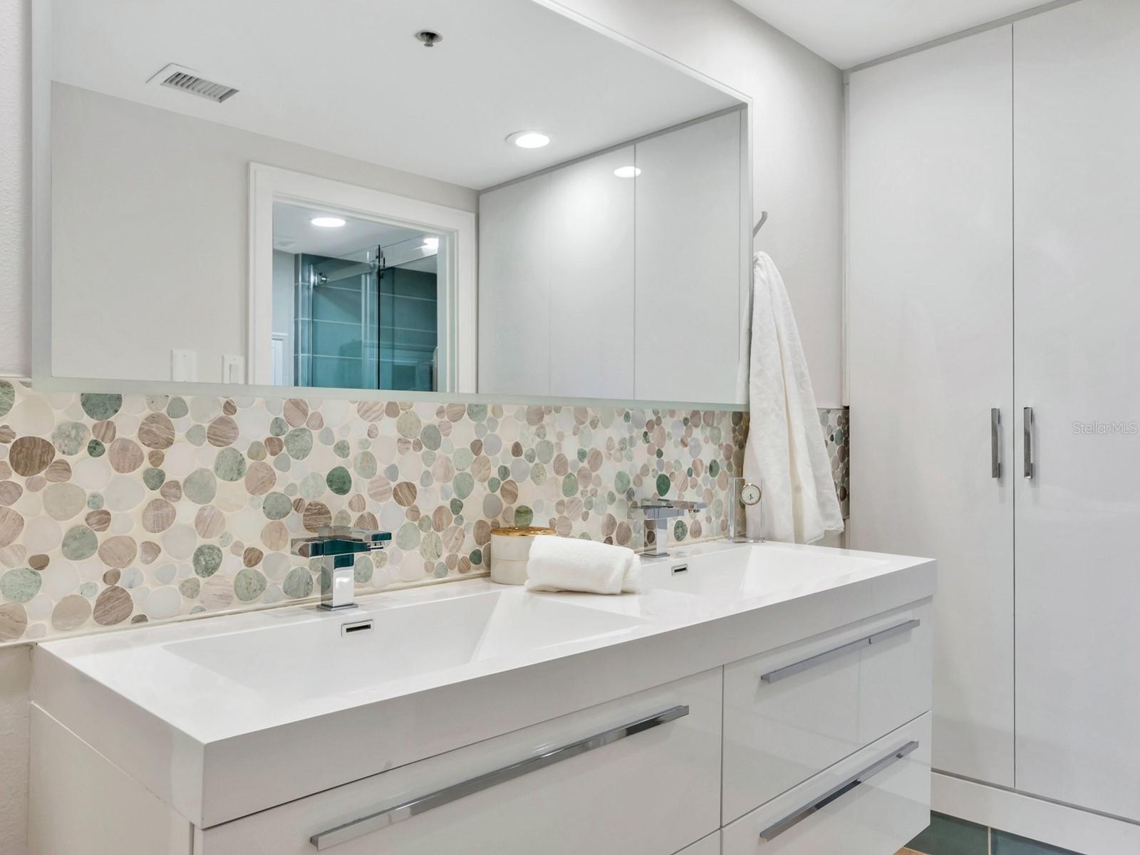 Image 32 of 100 For 1255 Gulfstream Avenue 204