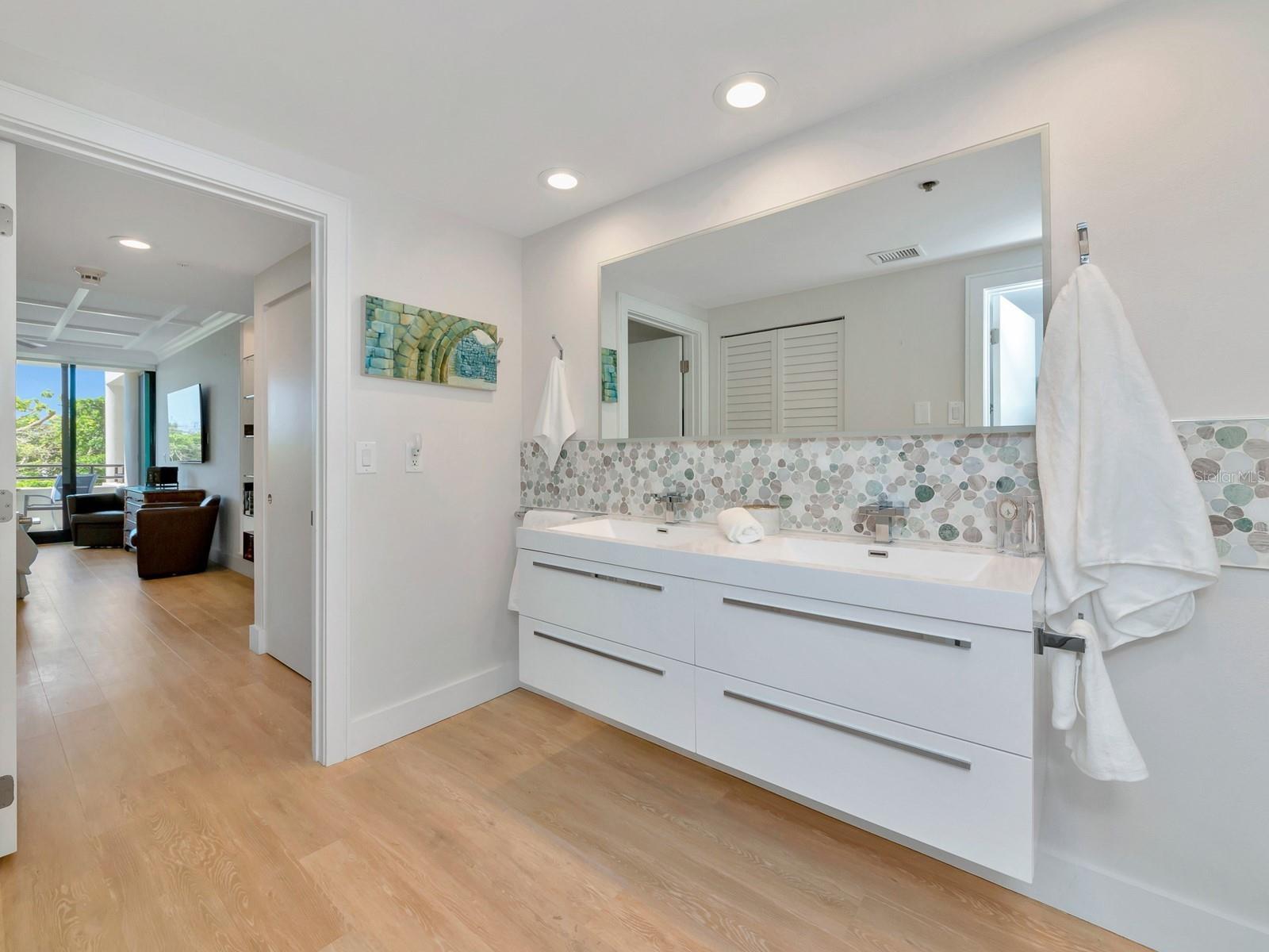 Image 34 of 100 For 1255 Gulfstream Avenue 204