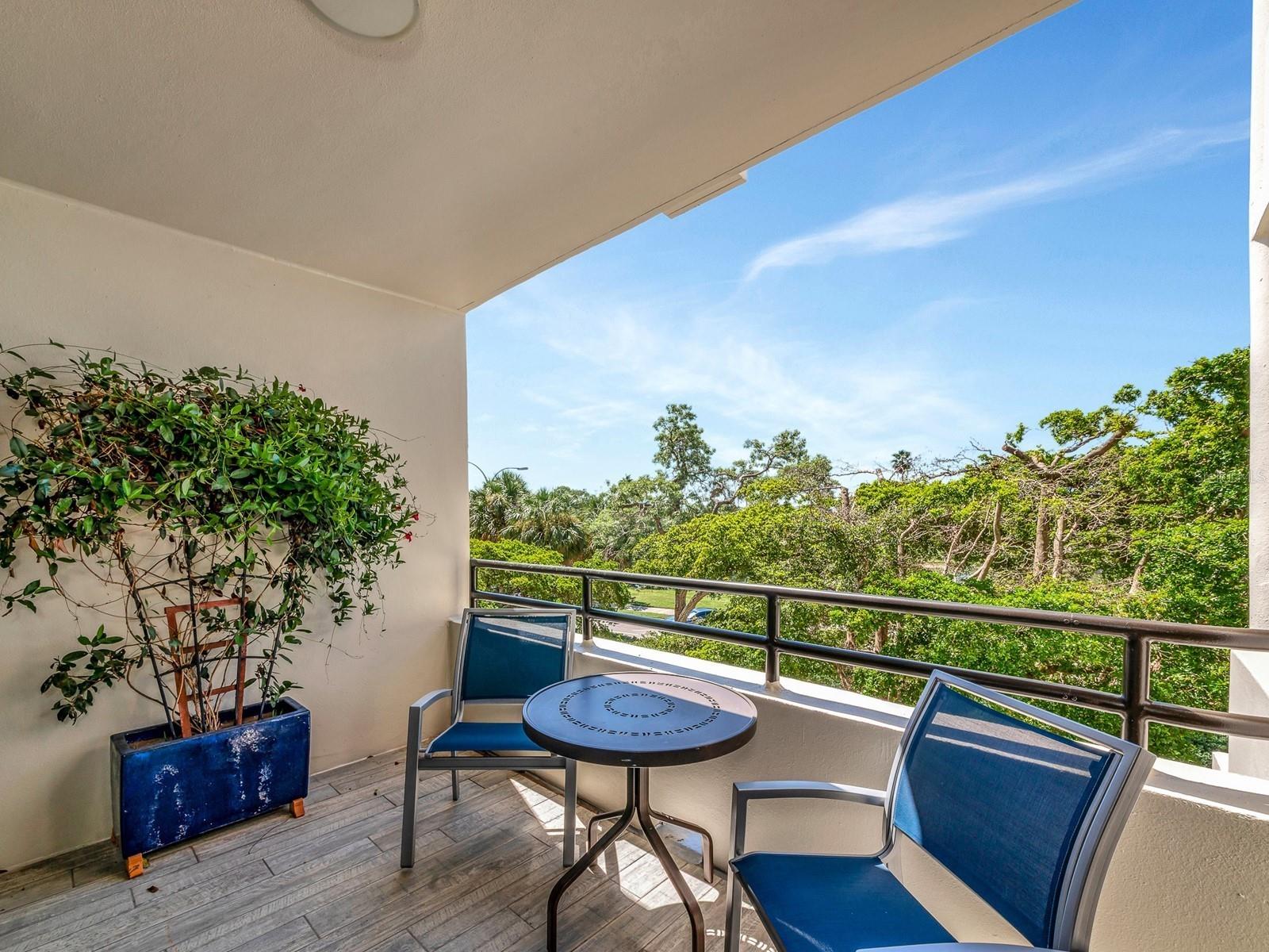 Image 38 of 100 For 1255 Gulfstream Avenue 204