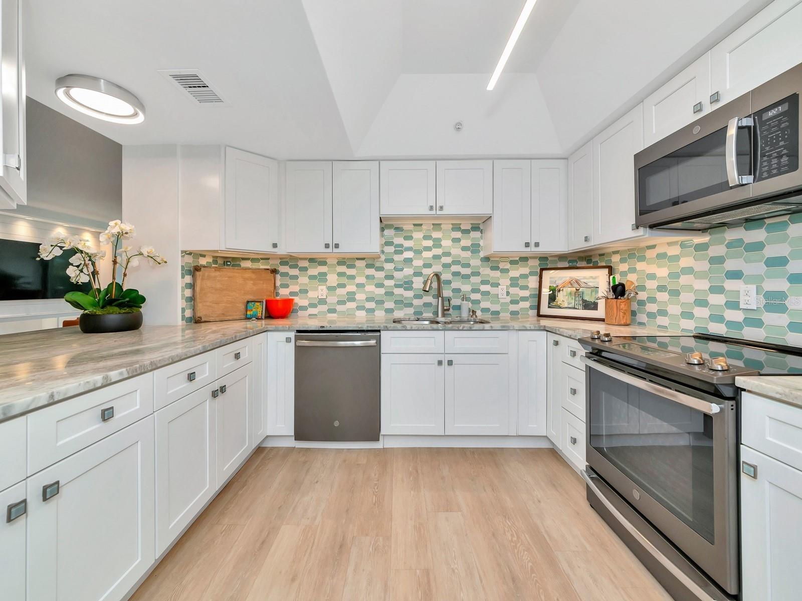 Image 8 of 100 For 1255 Gulfstream Avenue 204