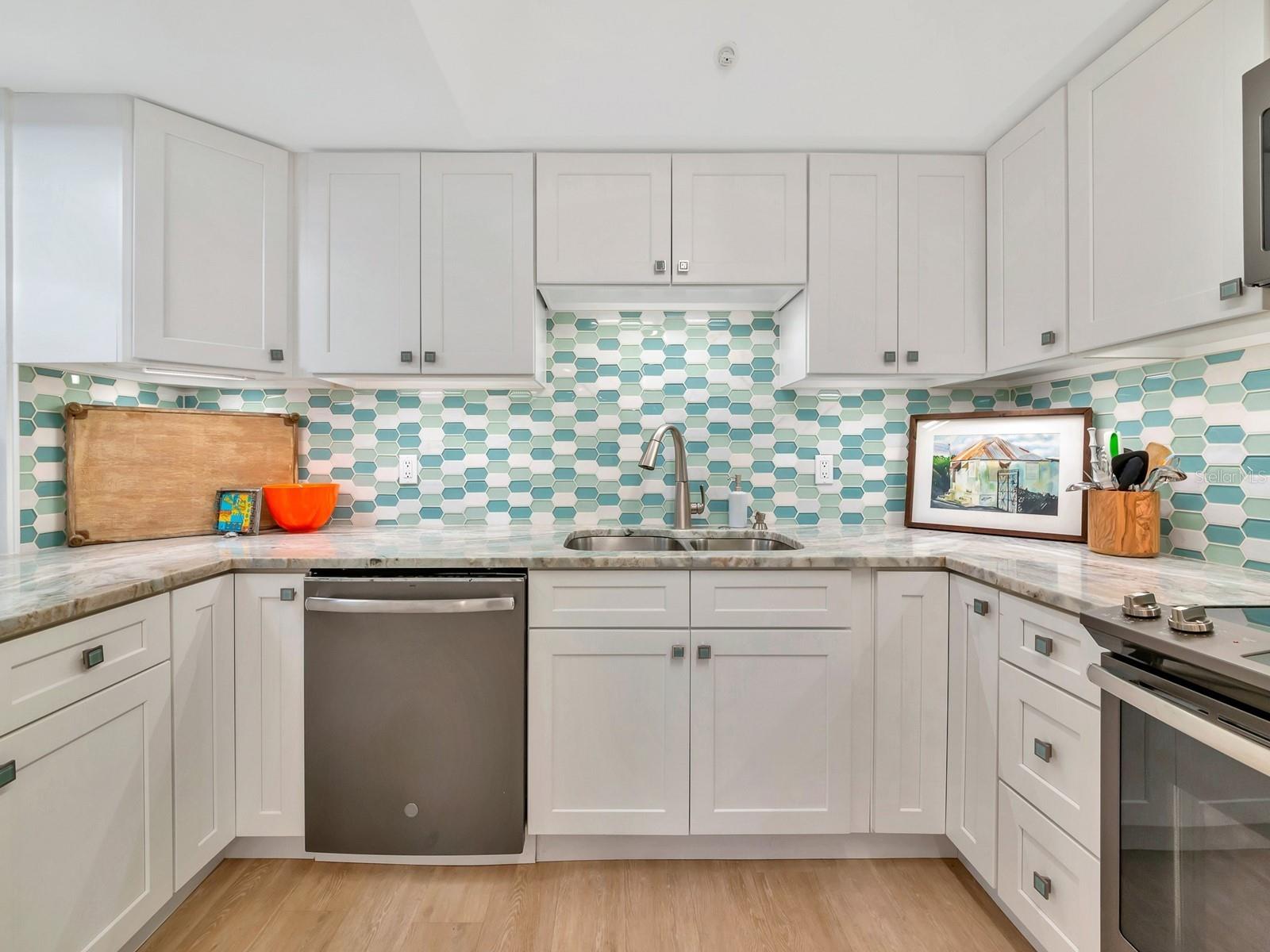 Image 9 of 100 For 1255 Gulfstream Avenue 204